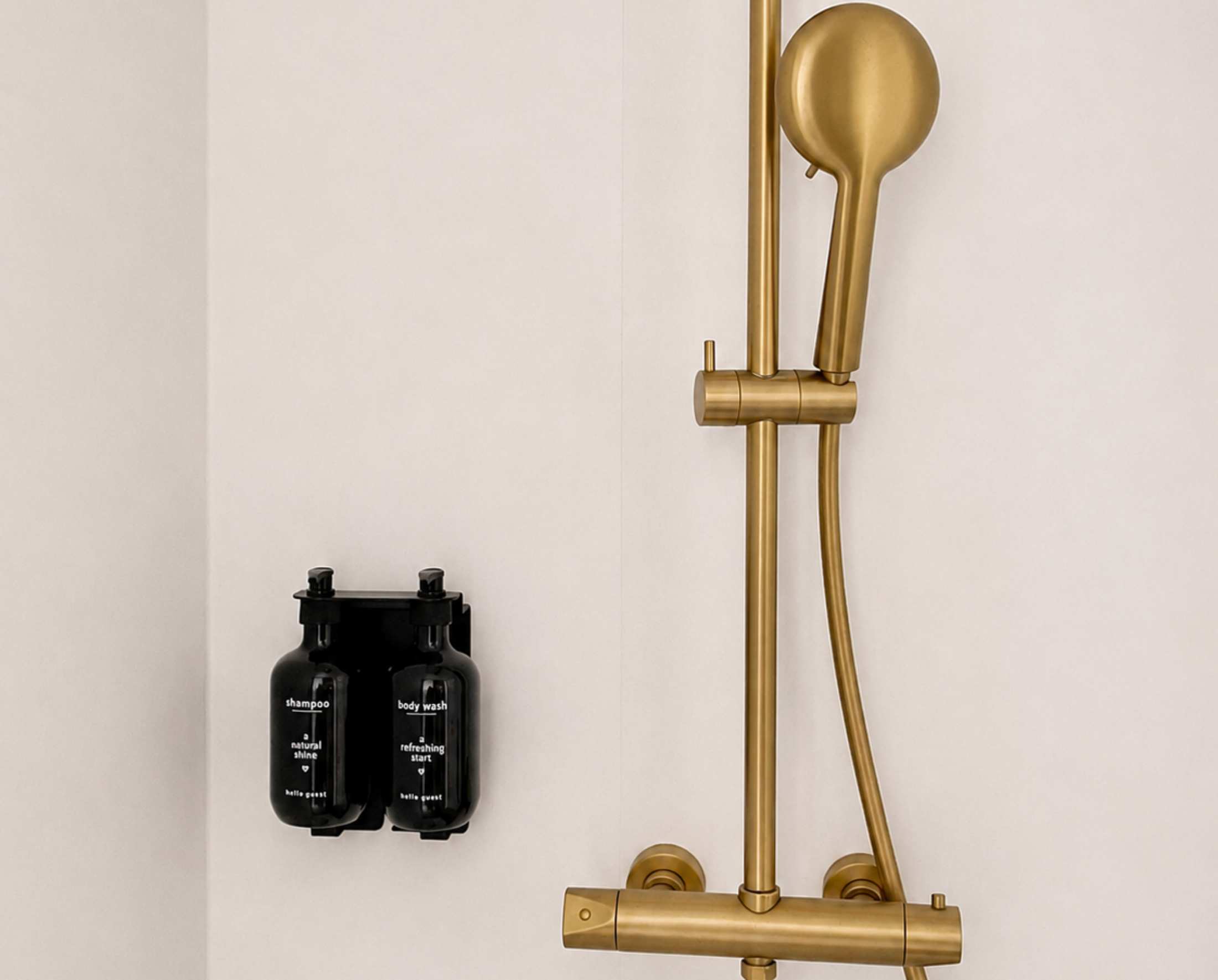 Luxe shampoo en body wash bij douche